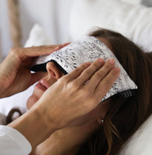 Load image into Gallery viewer, Bare Lavender Eye
Pillow