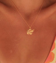 Load image into Gallery viewer, Hibiscus Necklace
18K Gold Vermeil
