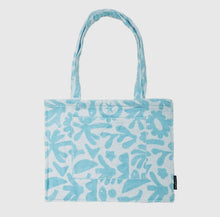 Load image into Gallery viewer, Hilo Tote Bag Holiday - Sky

